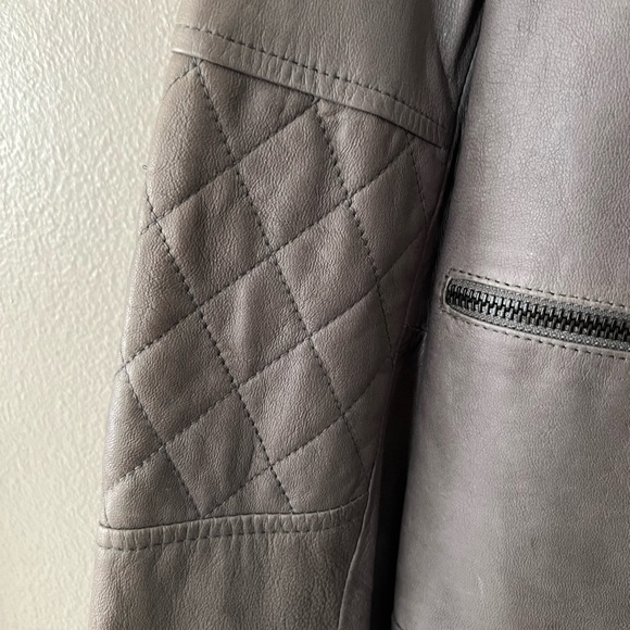 Vince NWT Gray Leather Biker Jacket with Quilted Sleeve Detail - size M - Picture 9 of 16